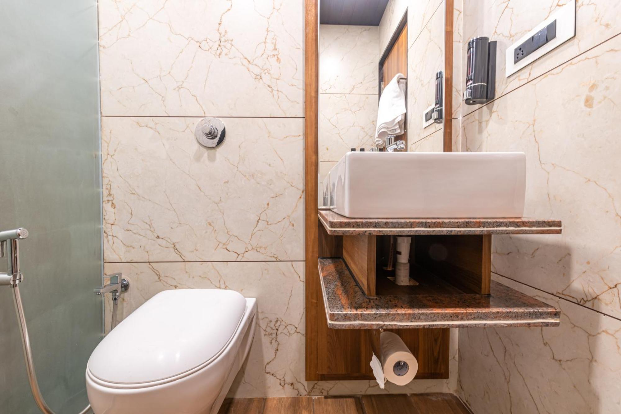 Lemon Wood Suites Pune Ngoại thất bức ảnh