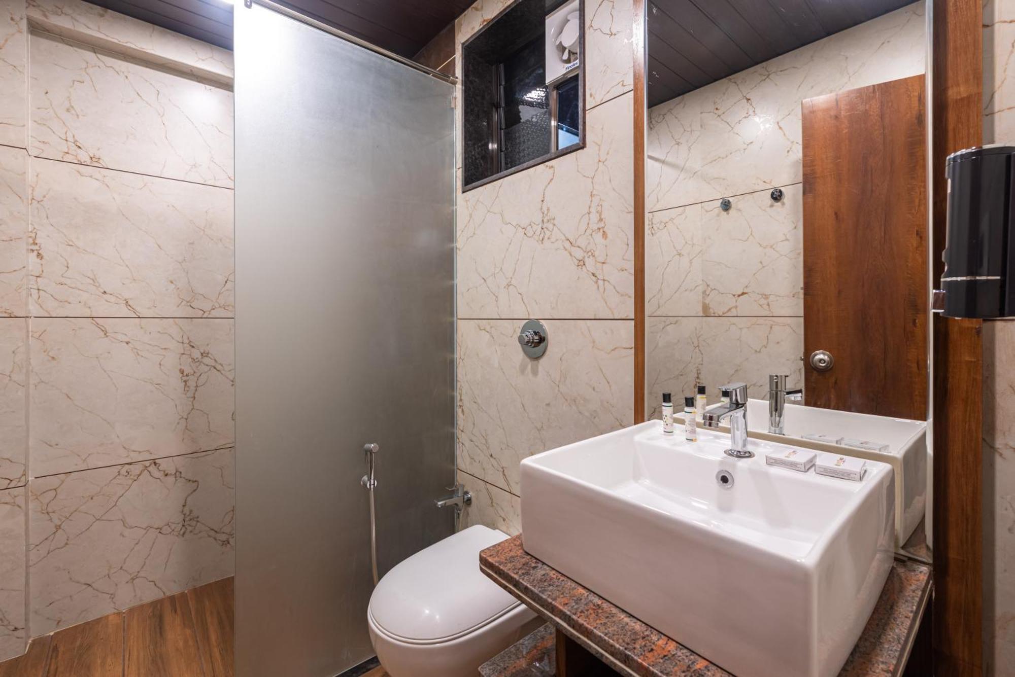 Lemon Wood Suites Pune Ngoại thất bức ảnh