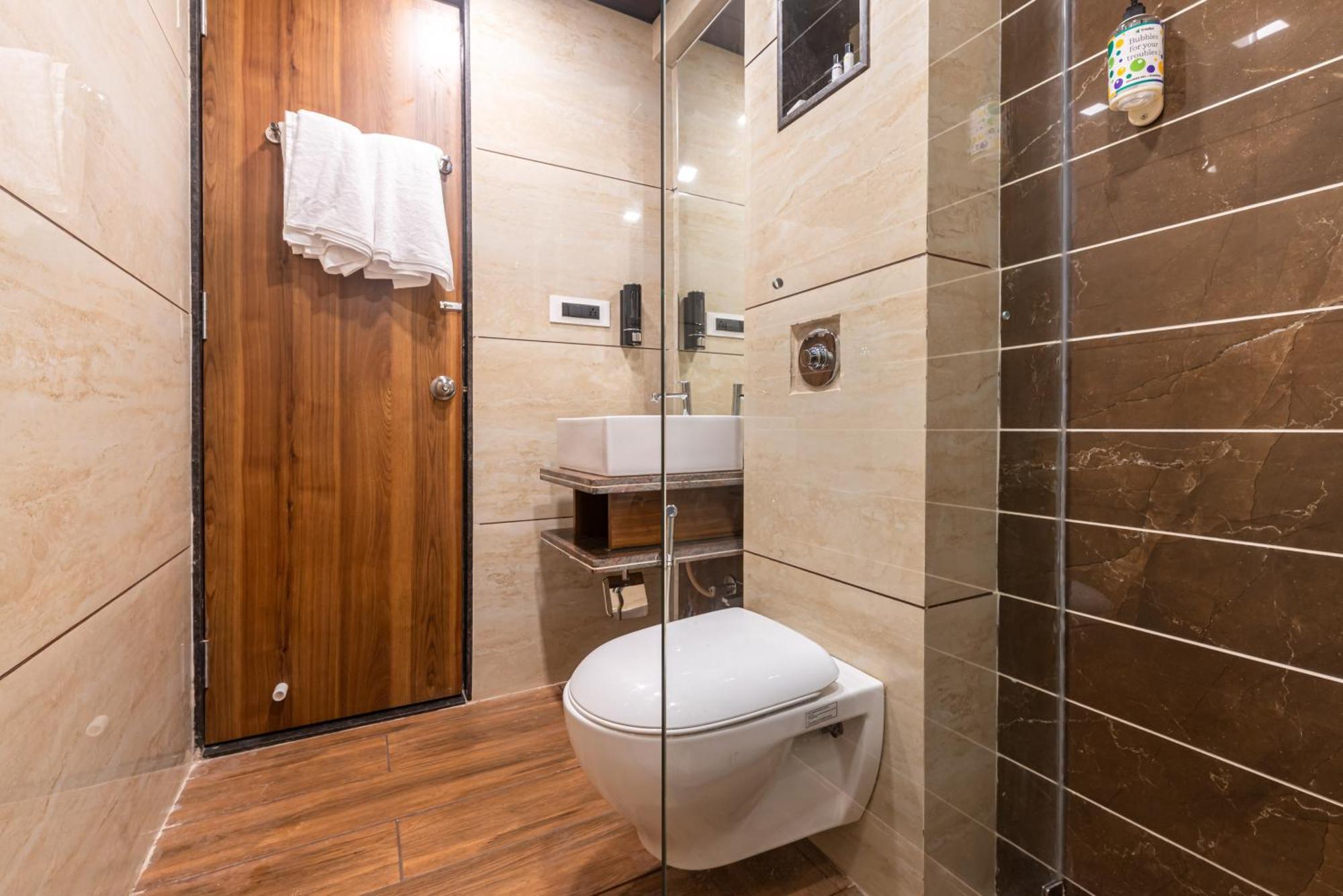 Lemon Wood Suites Pune Ngoại thất bức ảnh