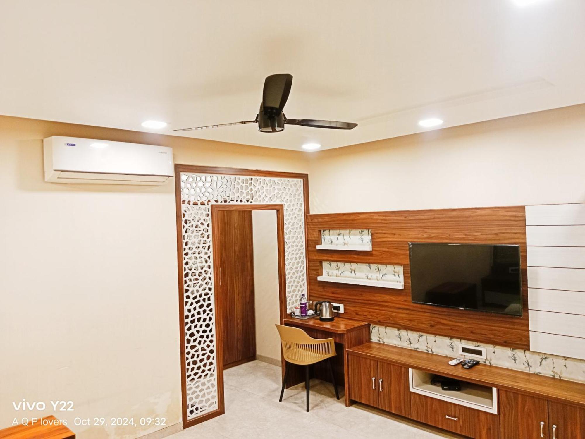 Lemon Wood Suites Pune Ngoại thất bức ảnh
